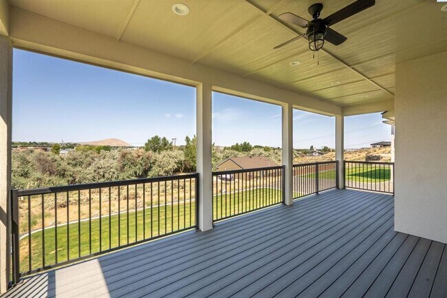 Building Photo - Stunning New Construction Five Bedroom Three Bath in South Richland!