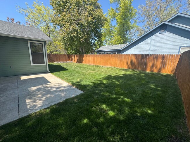 Building Photo - Now leasing in West Boise! This single-lev...