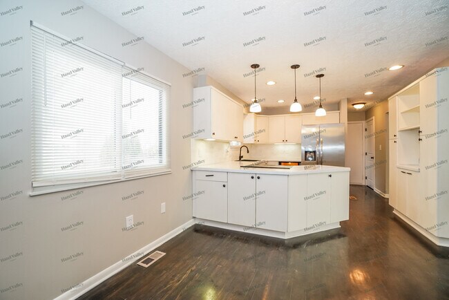 Building Photo - 6330 Fence Row Ln