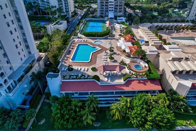 Building Photo - 20185 E Country Club Dr