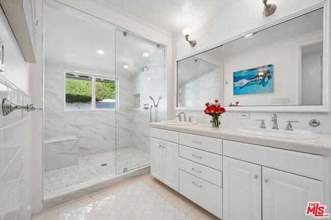 Building Photo - 8050 Mulholland Dr