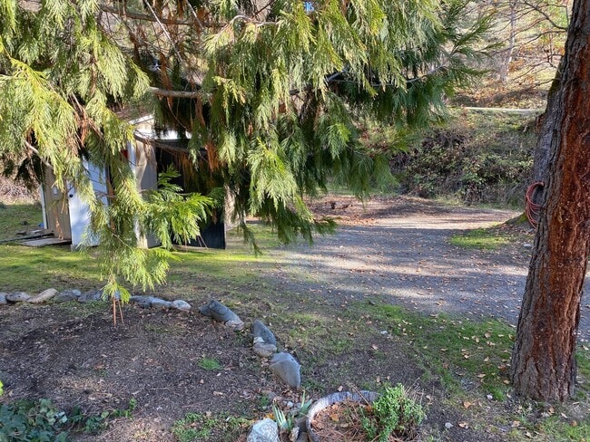 Building Photo - View the Applegate River!!