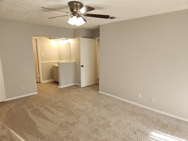 Building Photo - 22127 Elsinore Dr