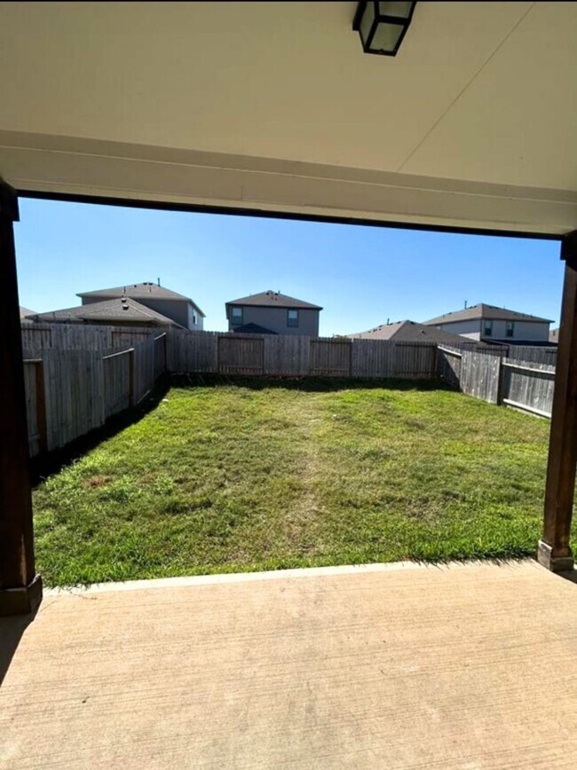 Building Photo - 25479 Carnation Ct