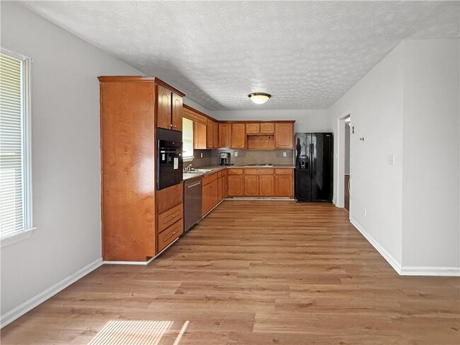 Building Photo - 1668 Laurelwood Dr SW