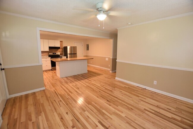 Building Photo - 1581 Charter Dr