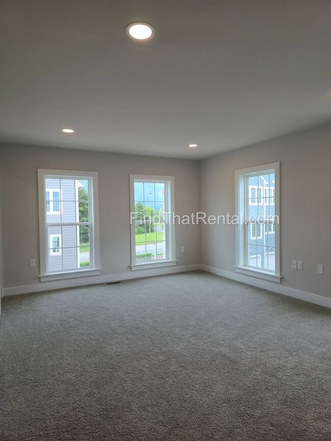 Building Photo - Pet Friendly CV Schools New Home w Large I...