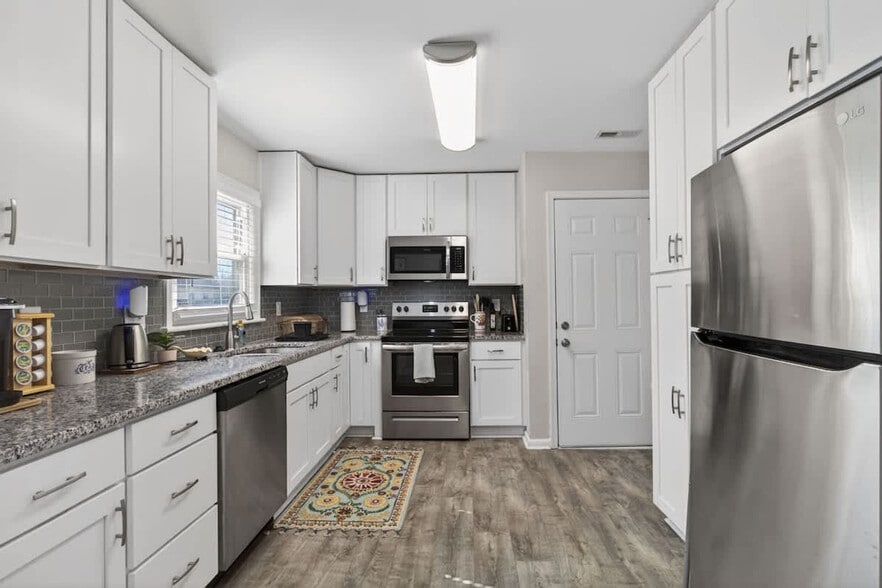 Building Photo - 1859 Branchwood St