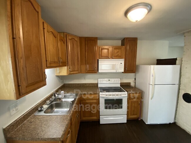 Building Photo - 320 Wolfe St