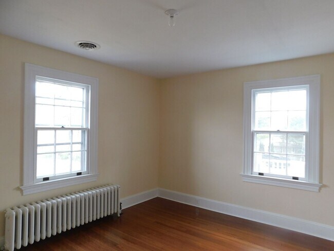 Building Photo - Fantastic mix of charm and updates!