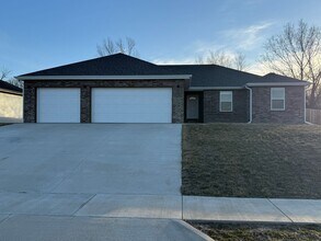 Building Photo - Great spacious home in Willard