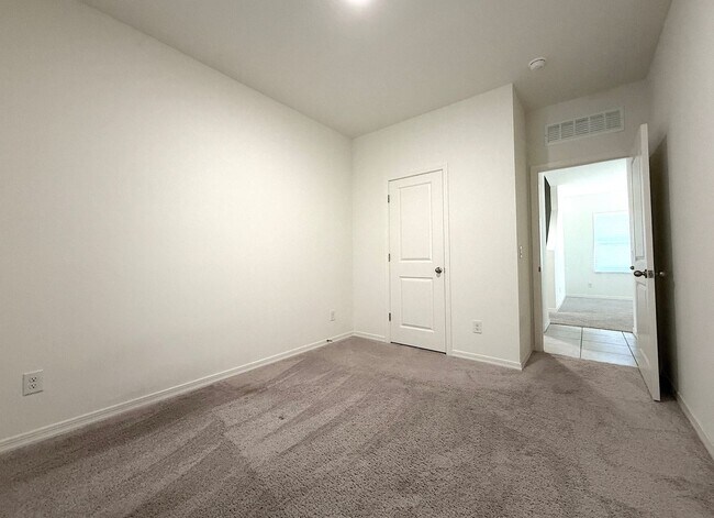 Building Photo - 5725 W Willow Rdg Dr