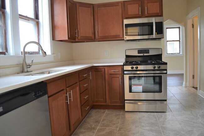 Building Photo - 3759 S Union Ave
