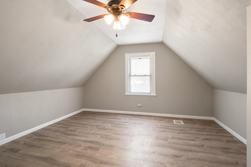 Upstairs Bedroom Right - 4818 Austria Ave