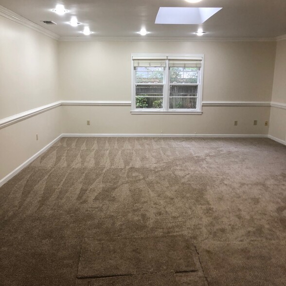 Large family room connects to the sunken den/dining room - 4968 New Haven Ave