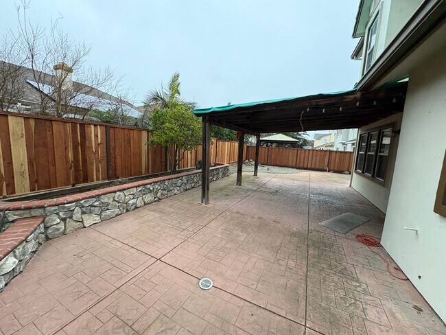 Building Photo - Gorgeous 5 Bedroom, 3.5 Bath Mountain House Home