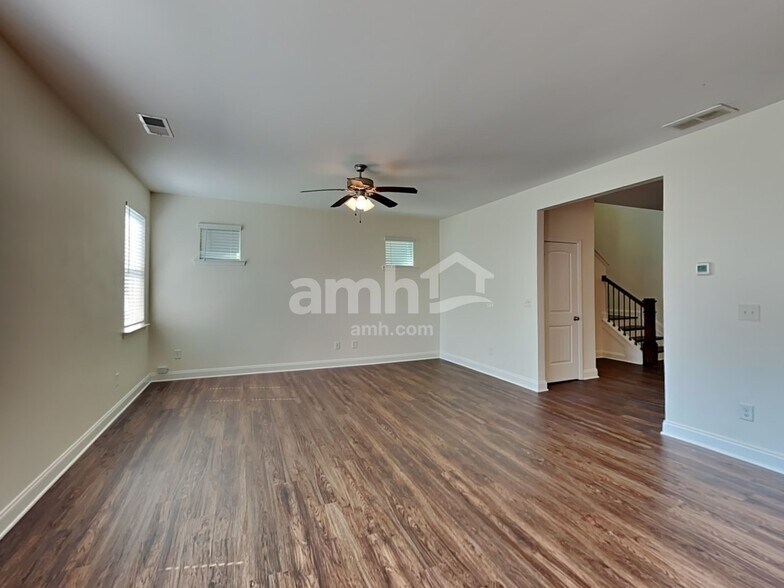 Building Photo - 1347 Weatherbrook Cir