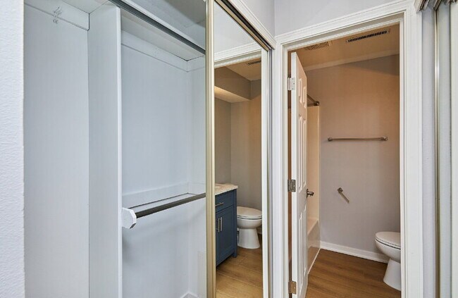 Building Photo - 5220 Boulder Dr