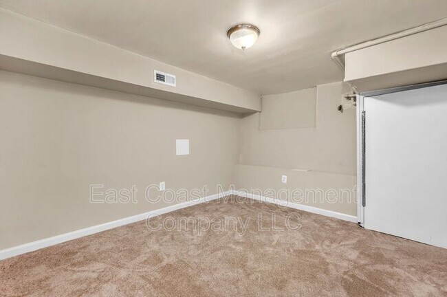 Building Photo - 425 N Curley St