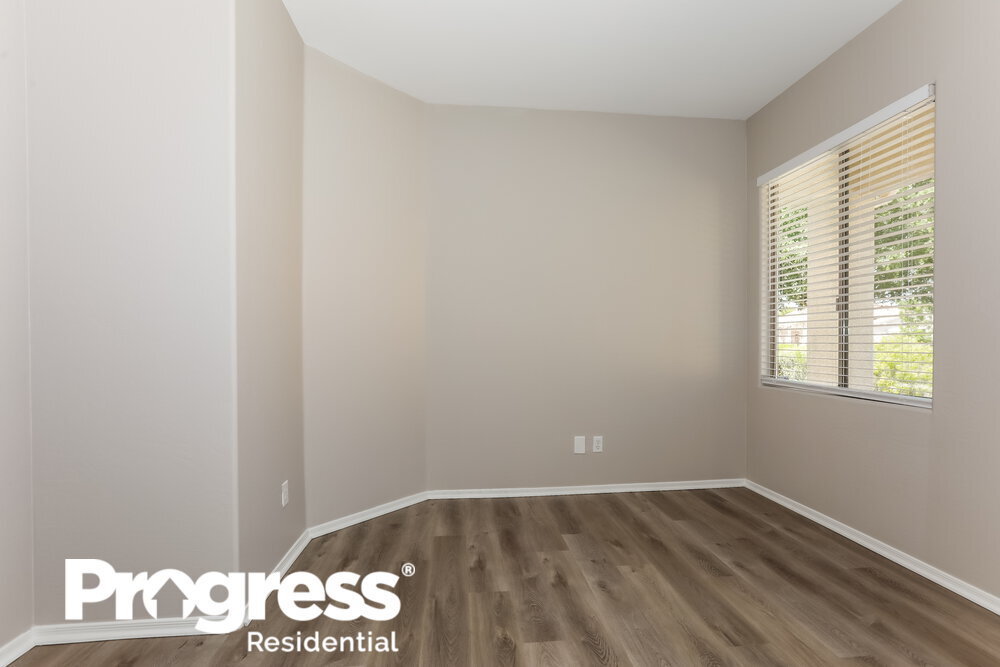 Building Photo - 4101 S Vineyard Ave