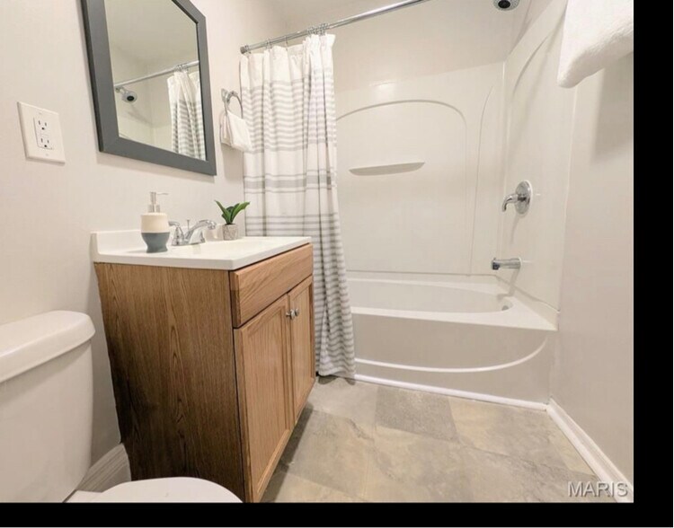 Building Photo - 3418 Hartford St