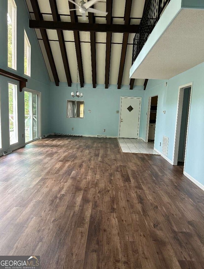 Building Photo - 522 Capri Dr