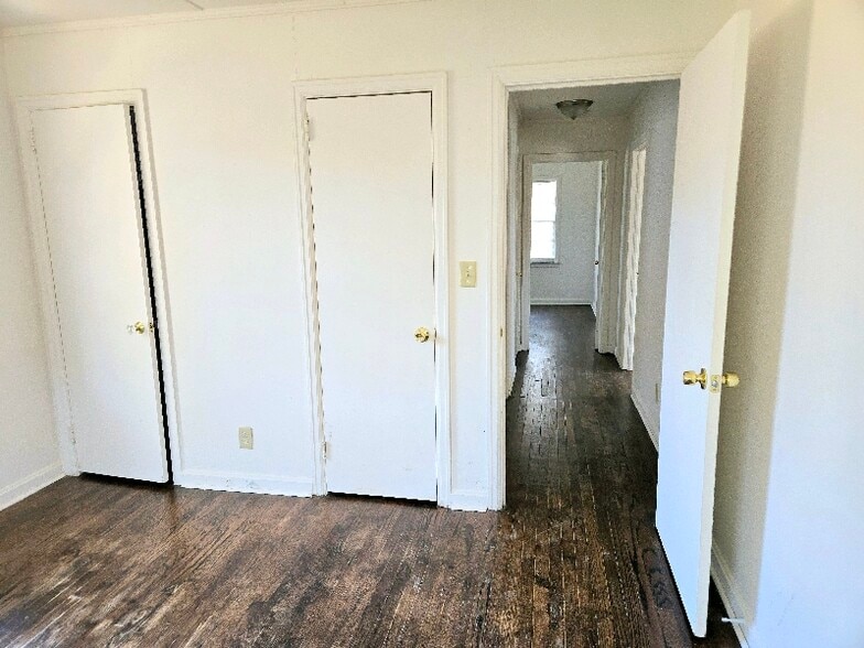 Building Photo - 2020 Regent St