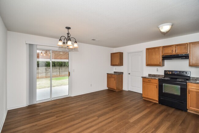 Building Photo - 236 Farmington Dr