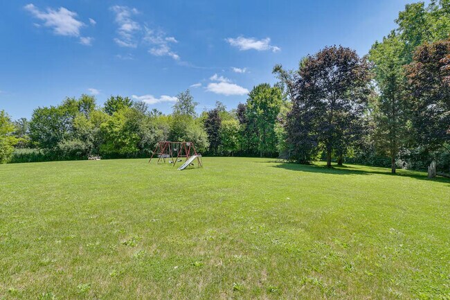 Building Photo - 7 Creekside Ln