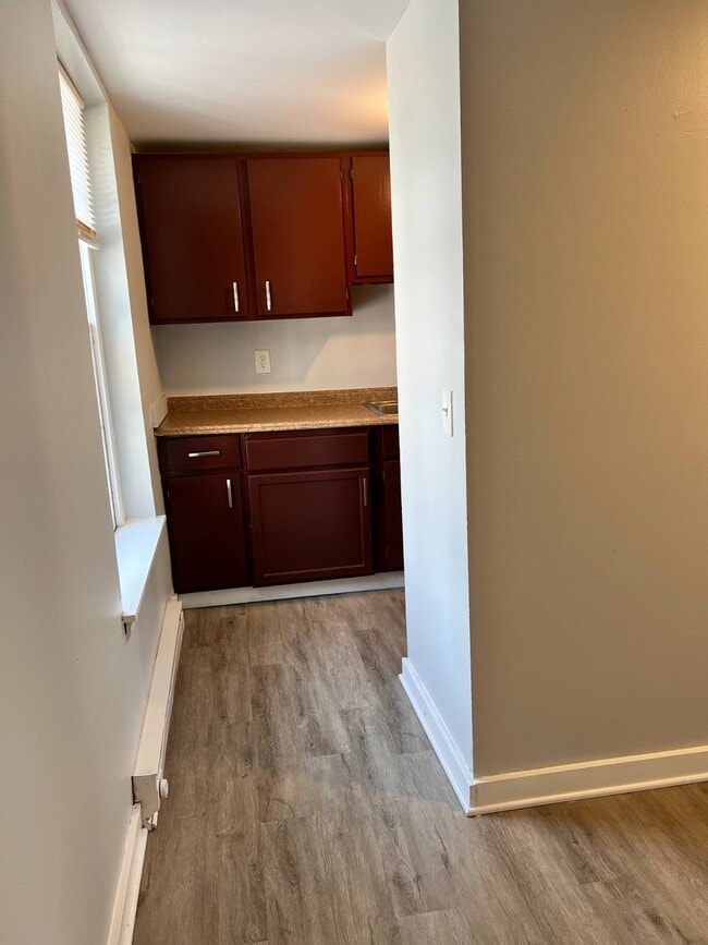 Building Photo - 13 N College St