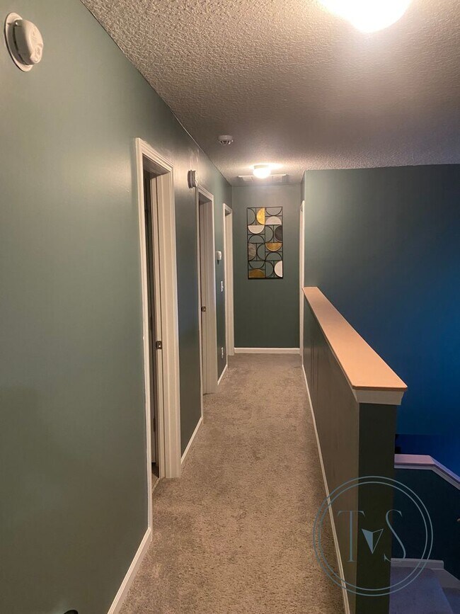Building Photo - SPRING MOVE-IN SPECIAL AND RATE DROP ALERT...