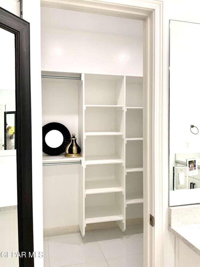 Building Photo - 8919 Eclipse St