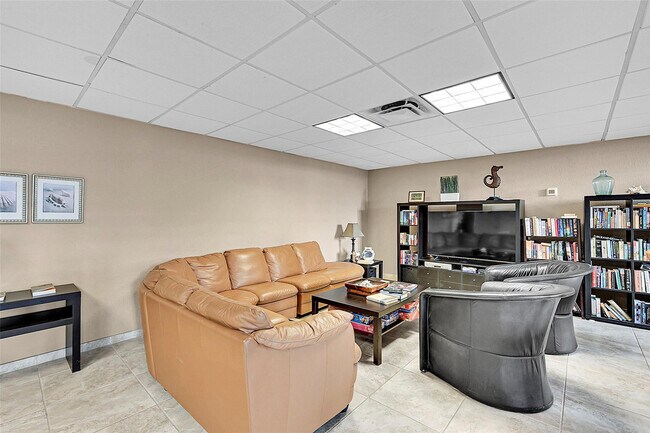 Building Photo - 1401 S Ocean Dr