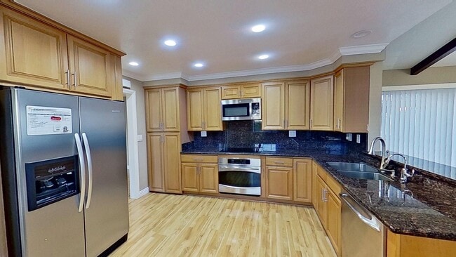 Building Photo - 5517 Thelma Ave