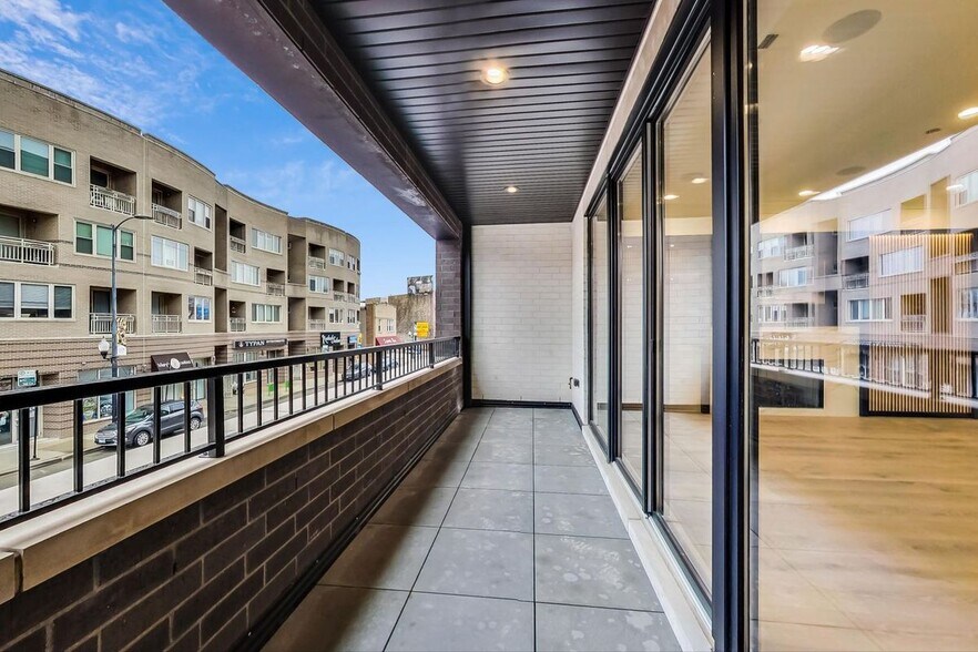 Building Photo - 4920 N Lincoln Ave