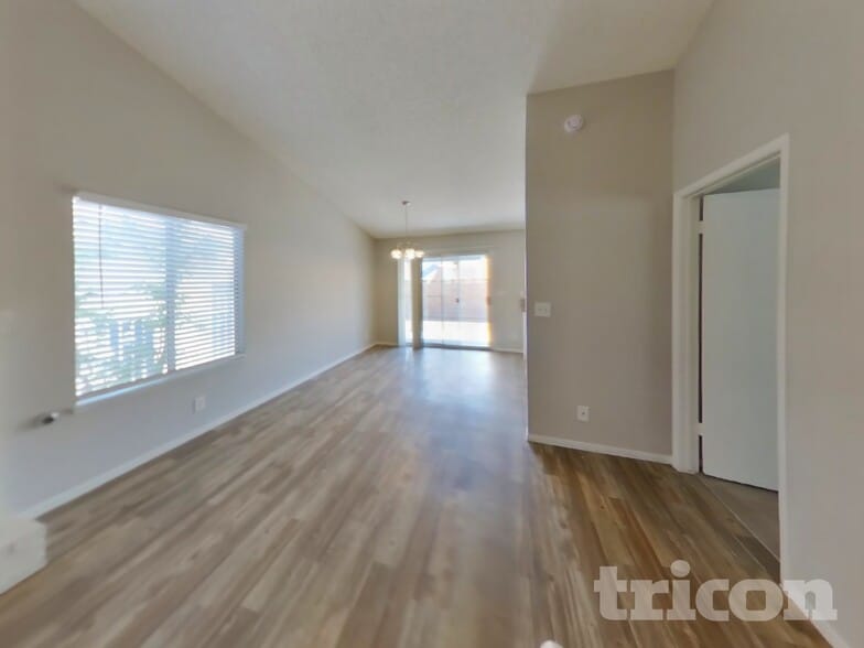 Building Photo - 1833 Ridgefield Dr