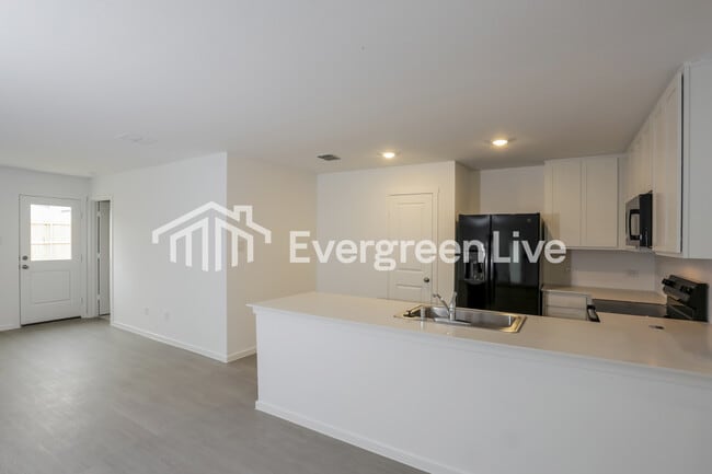 Building Photo - 6800 Haines Dr