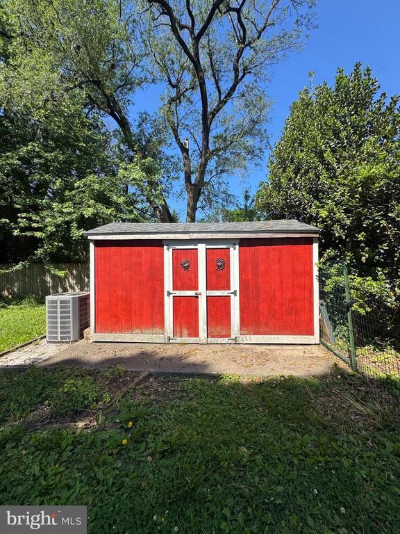 Building Photo - 683 Knowles Ave