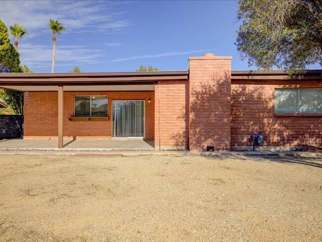 Building Photo - EASTSIDE LOCATION!!!