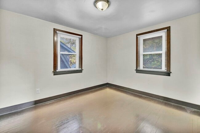 Building Photo - 1148 La Croix Ave