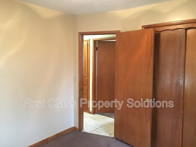 Building Photo - 2732 SW 61st St