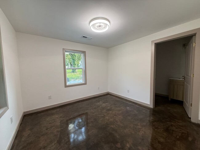 Building Photo - Newly renovated home in Marshall County