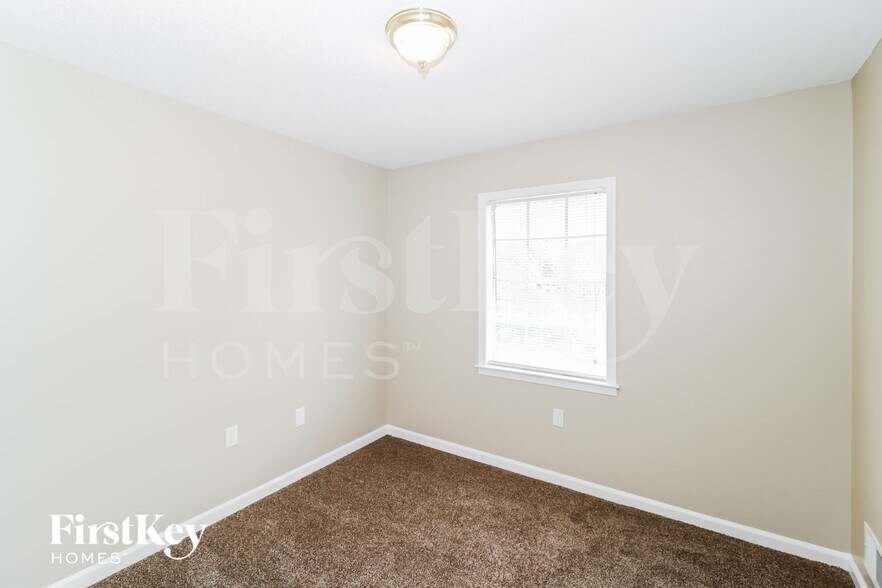 Building Photo - 5373 Banbury Ave