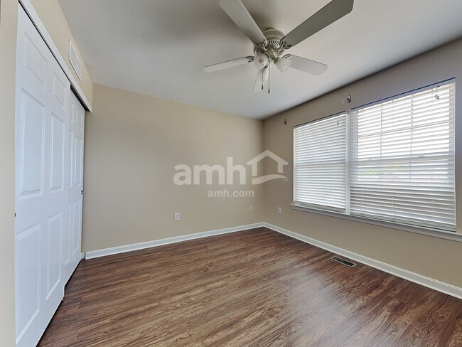Building Photo - 1081 Riverwalk Ct