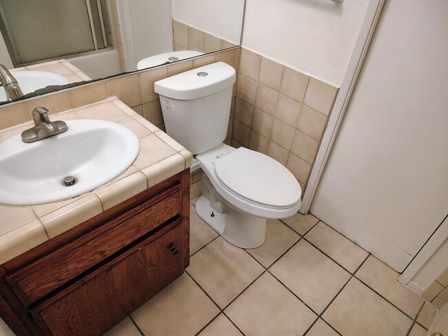 Building Photo - Move In Before the Holidays