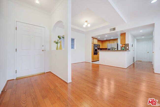Building Photo - 14960 Dickens St