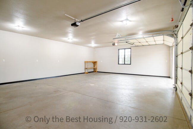 Building Photo - N9429 Rosebud Ln