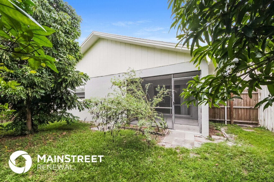 Building Photo - 4454 Sandhurst Dr