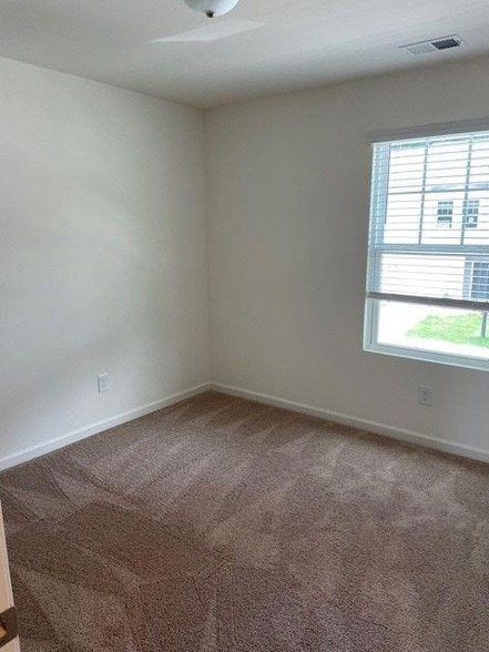 Building Photo - 241 Grand Central Wy