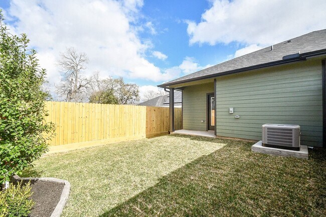 Building Photo - 4101 Victoria